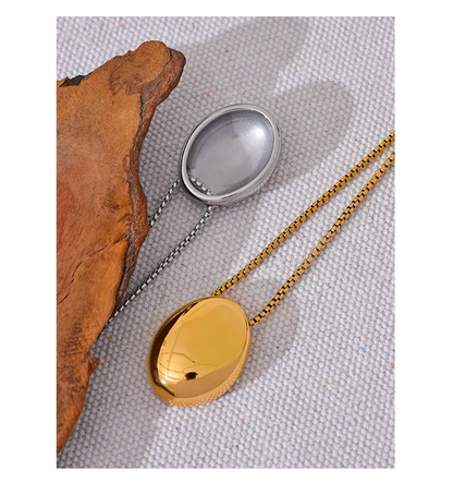 Oval Pendant Necklace 18k