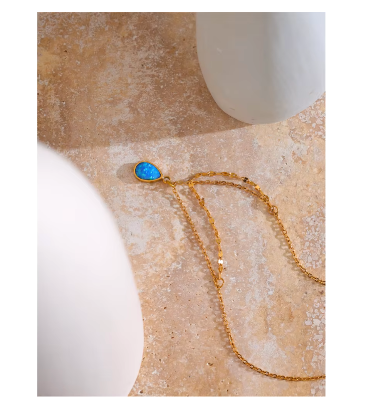 Opal necklace 18k