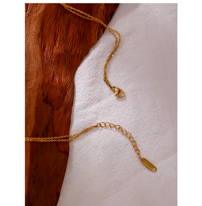 Epal necklace 18k