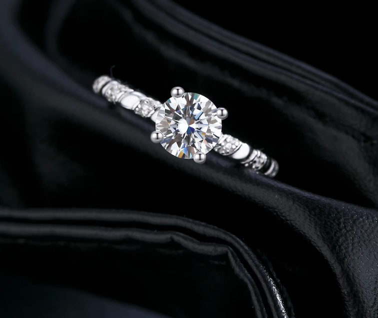 Elle 925 Silver Moissanite